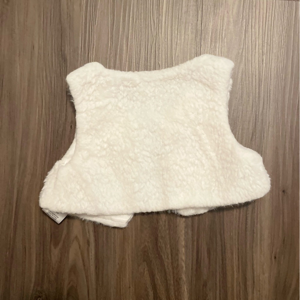 Tahari Cozy White Faux Fur Vest size 2T - Picture 2 of 4